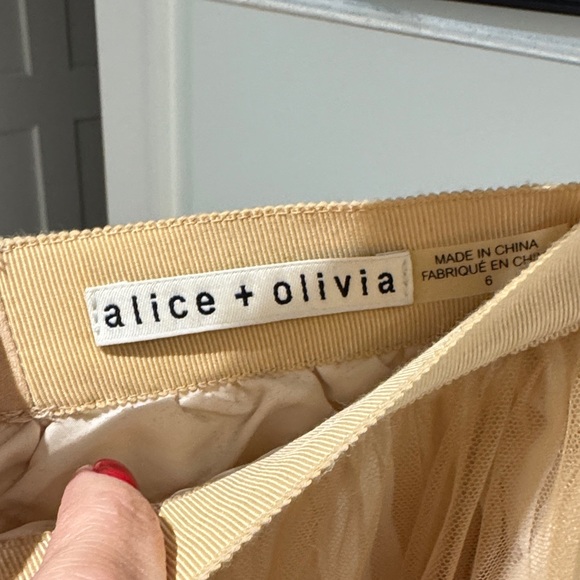 Chic Red Lip Print Skirt Alice and Olivia - Picture 2 of 3